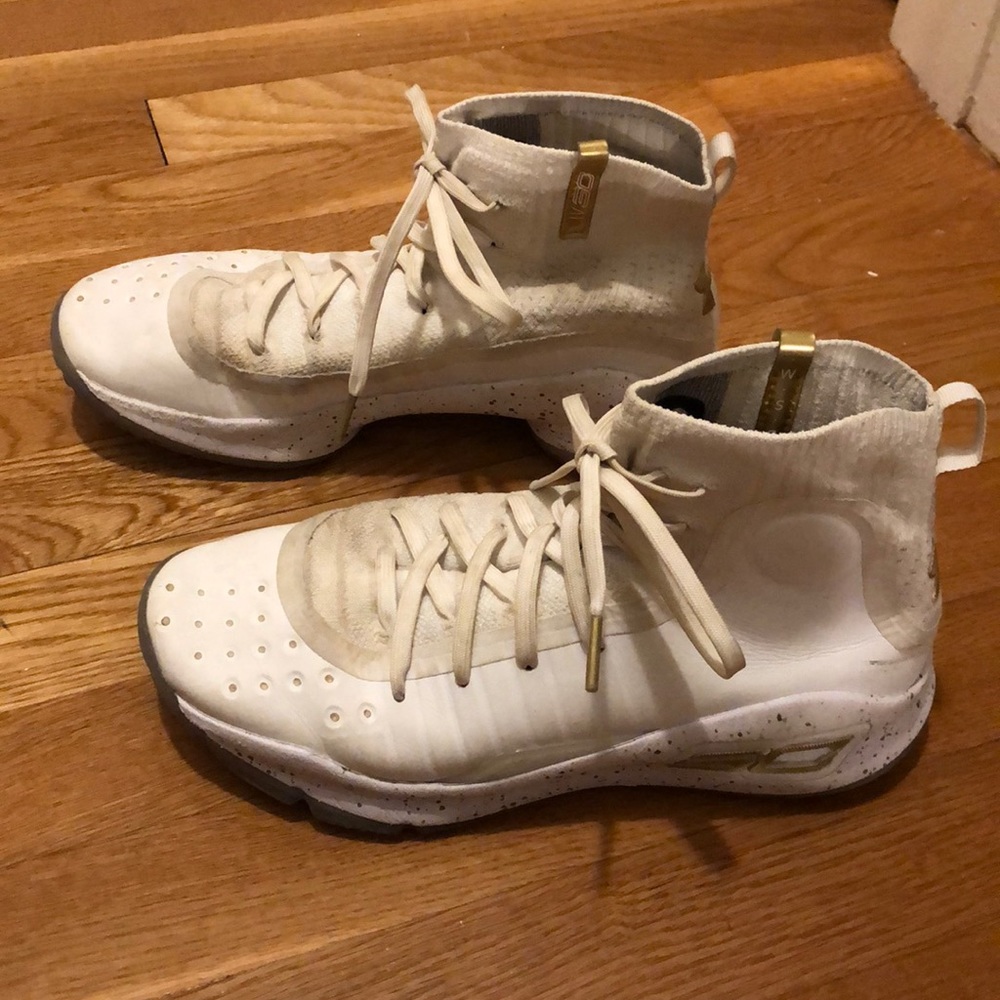 Under Armour Basketball Sneaker
